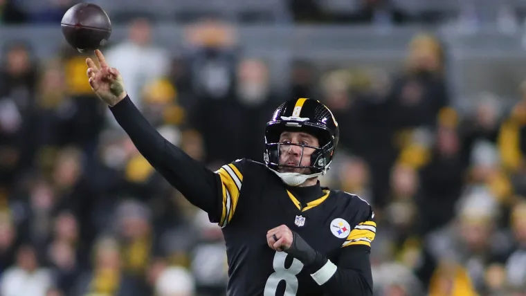 Pittsburgh Steelers quarterback Aaron Rodgers